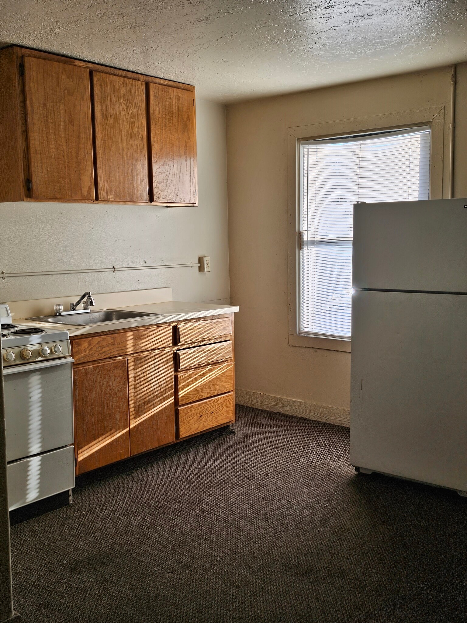 Building Photo - 393 S Eastern Ave