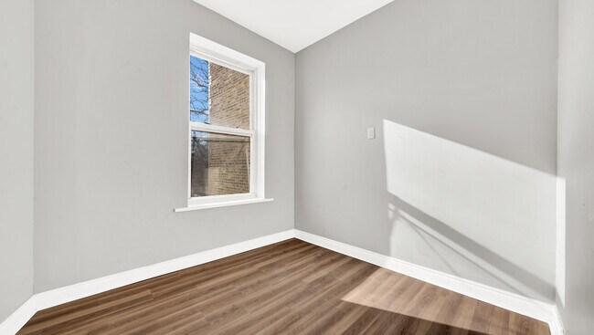 Building Photo - 2756 W 24th St