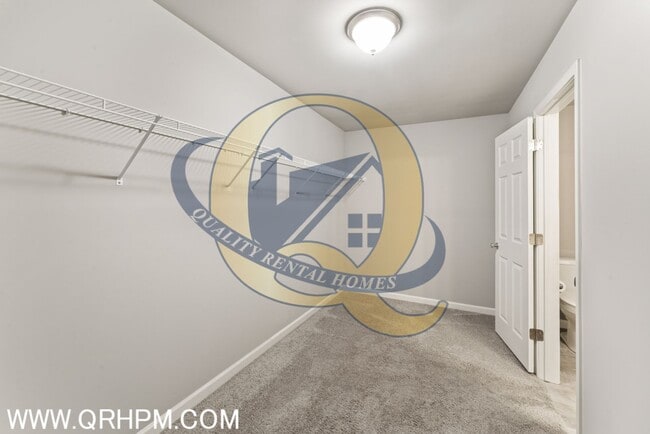 Building Photo - Immaculate Upgraded 3-Bed / 2-Bath Home in...