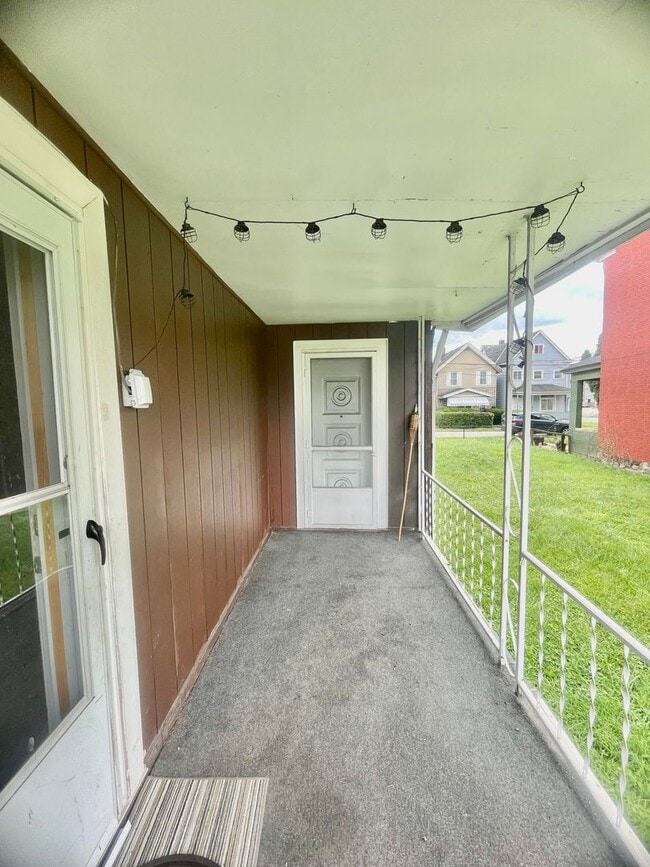 Building Photo - 4 bedroom. 1.5 Bath- Turtle Creek Pa