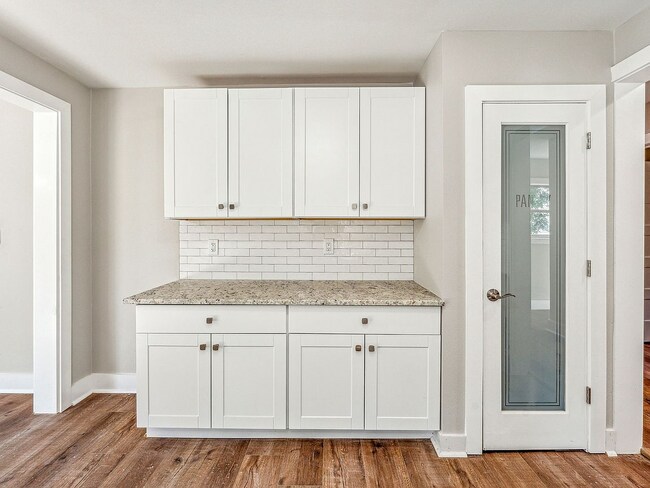 Building Photo - 302 W Collins St