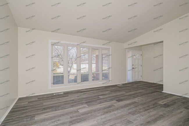 Building Photo - 1805 Aqueduct Dr