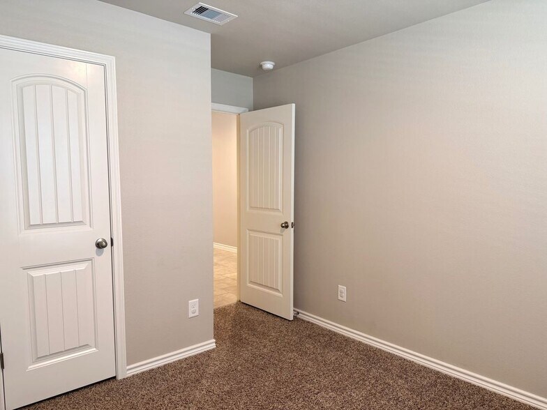 Building Photo - 7742 Lariat Toss Dr