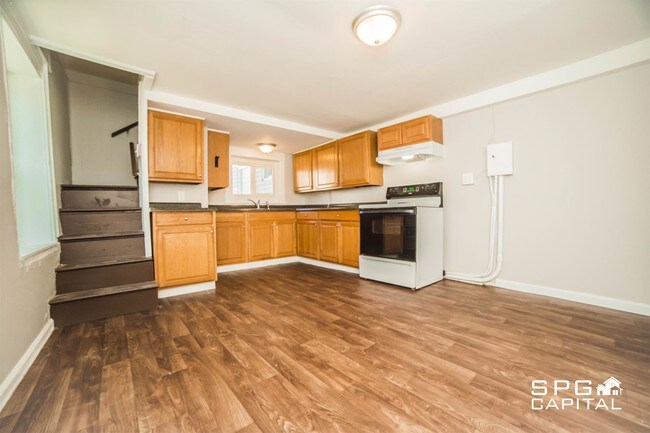 Building Photo - 33 N Penn St