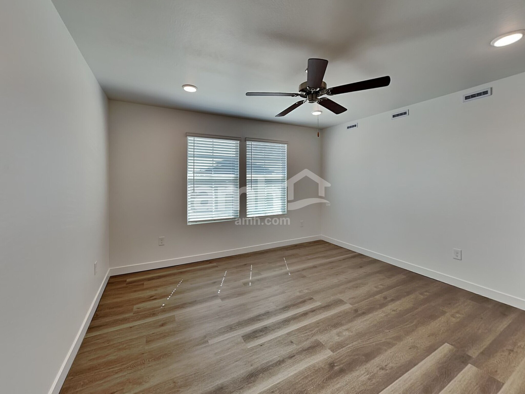 Building Photo - 18450 W El Cortez Pl