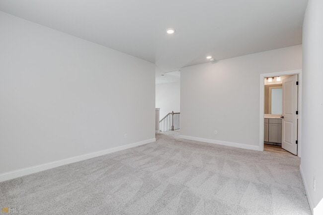 Building Photo - 322 Caledonia Ct