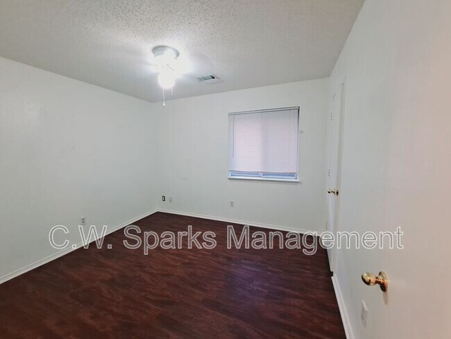 Building Photo - 4617 Sandera Ln