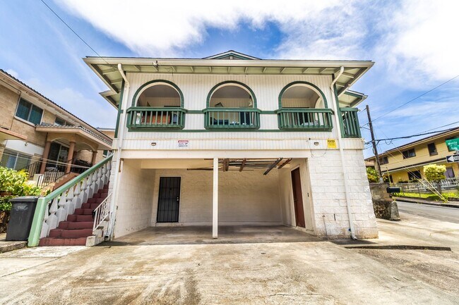 Building Photo - Newly renovated 3/1 with 2 Parking stalls