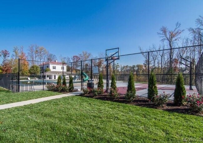 Building Photo - 8013 Rutland Village Dr