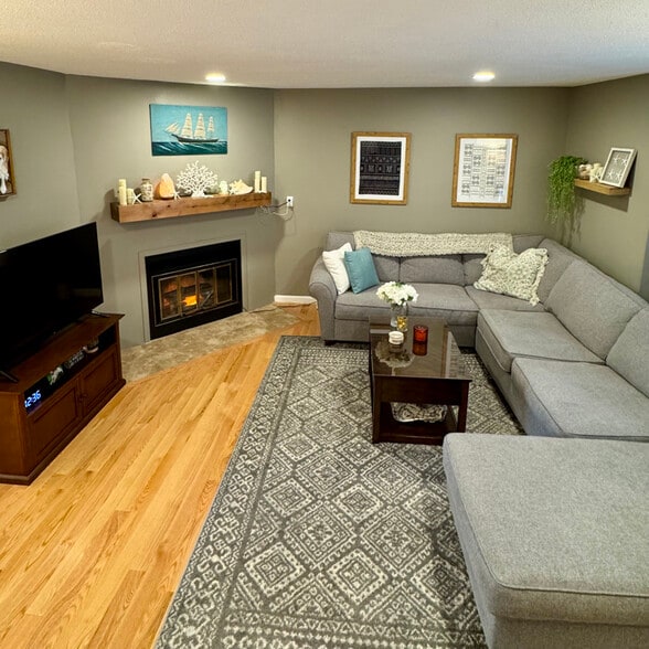 Building Photo - 275 Donohue Rd