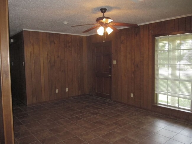 Building Photo - 305 W Florida Ave