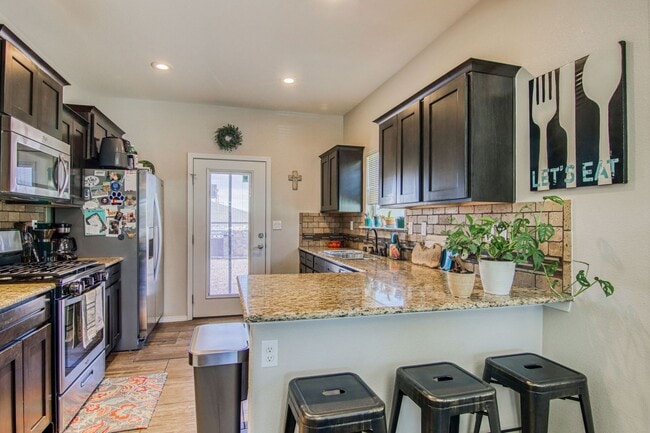 Building Photo - Beautiful Modern & Contemporary House 3 beds-2 baths in 79932