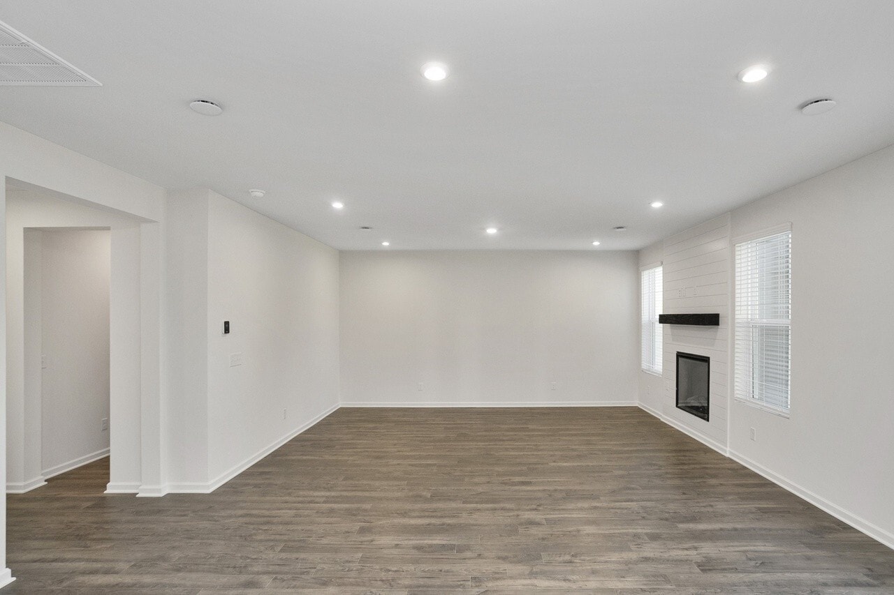 Building Photo - 5370 Bellflower Hls