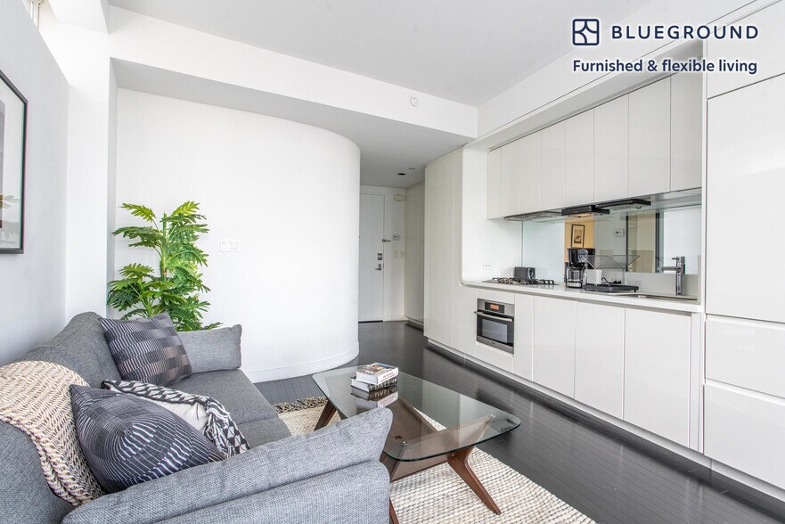 Building Photo - 123 Washington St