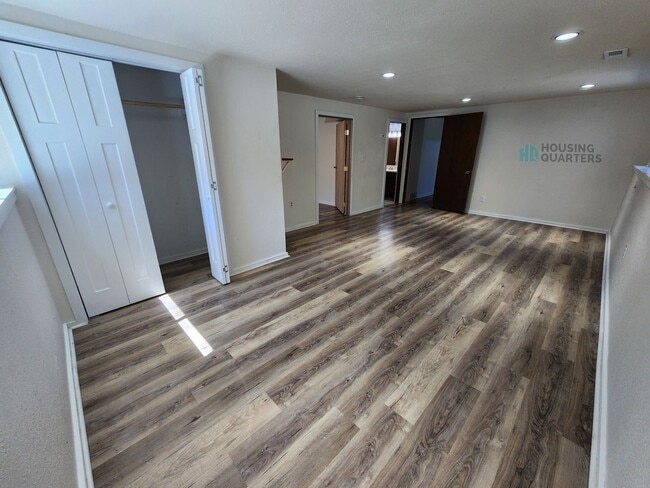 Building Photo - Single family home with large back yard!