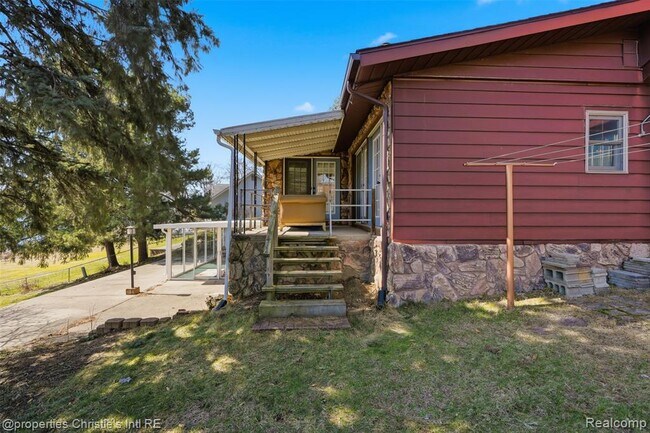 Building Photo - 2739 Lakeridge Ave