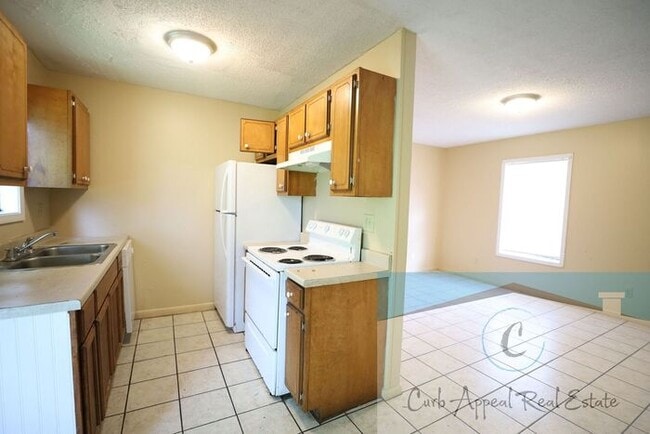 Building Photo - Spacious 1 bed /1 full bath apt