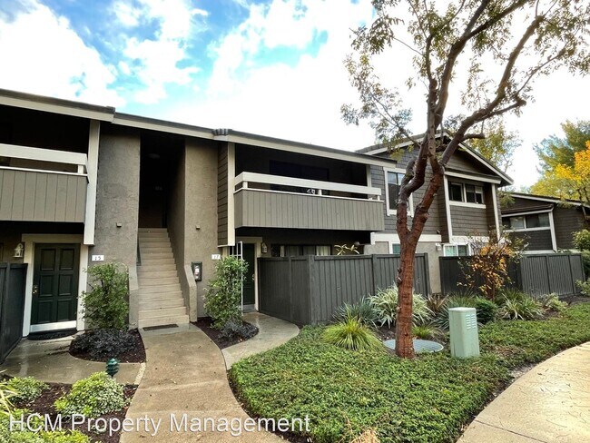 Primary Photo - Studio, 1 bath House - 18 Streamwood