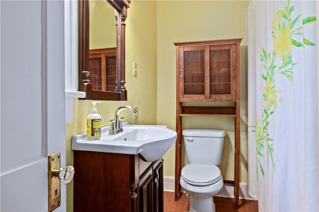 Building Photo - 402 W Ila St