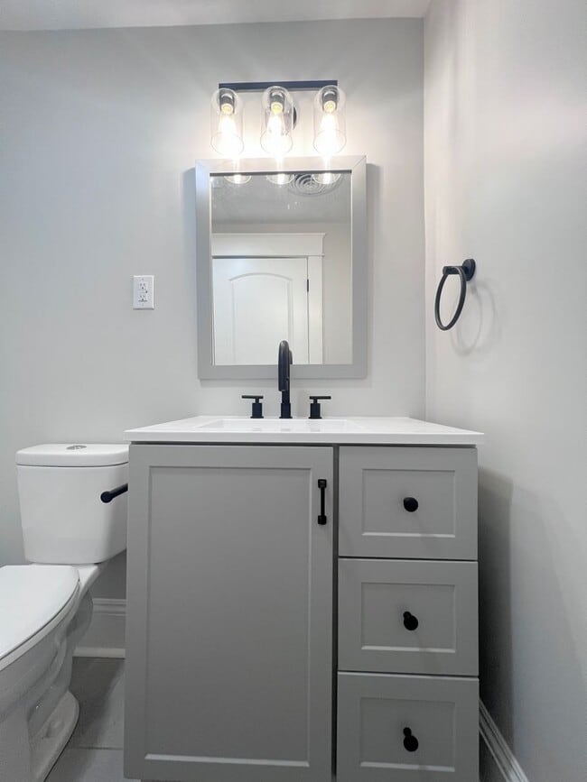 Building Photo - 3 Bed | 2 Bath | 1+ Acre | 2-Car Garage | ...