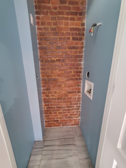 Building Photo - 581 Bramhall Ave