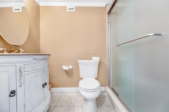 Building Photo - 6039 Collins Ave