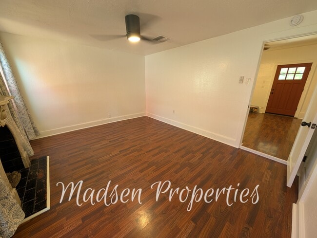 Building Photo - 604 Orient St