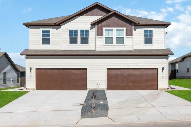Building Photo - Stunning 4x2.5 Luxury Duplex in Buda, TX!
