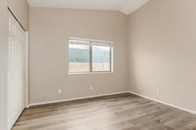 Building Photo - 717 E Calle Chulo Rd