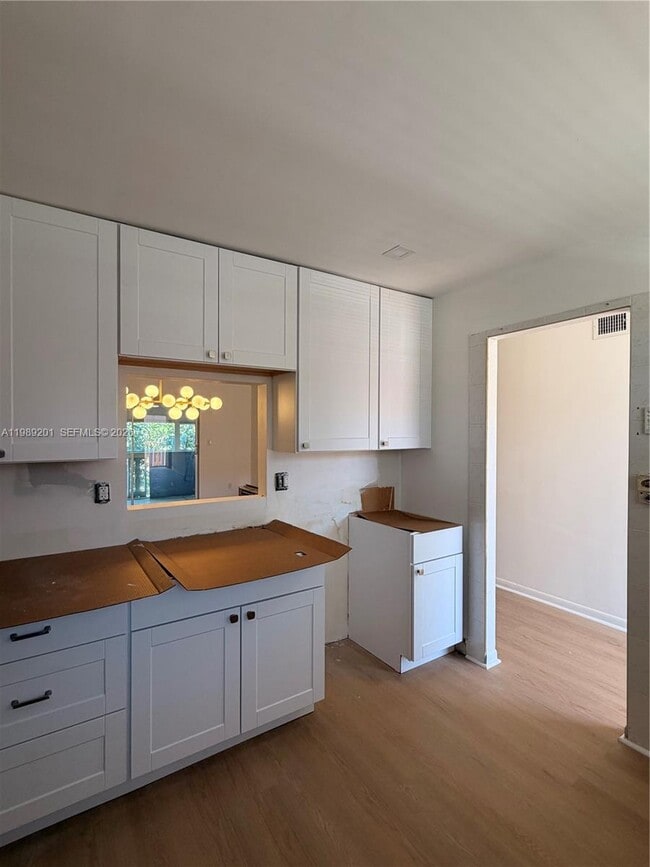 Building Photo - 218 NE 12th Ave