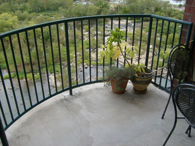 Building Photo - One Bedroom Condo Overlooking the James River in Richmond