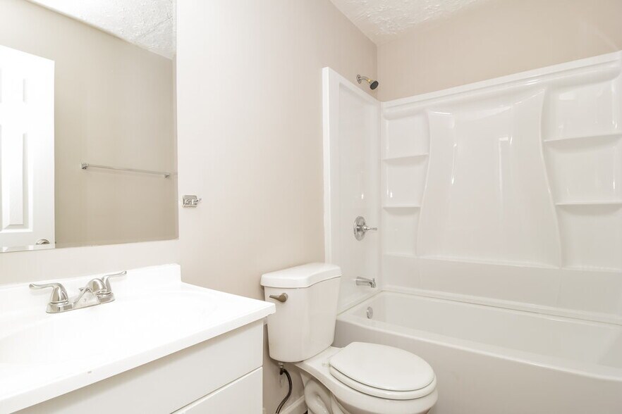 Building Photo - 2526 Riverwood Spg