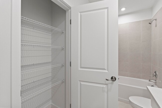 Building Photo - 7292 Lenora Ln