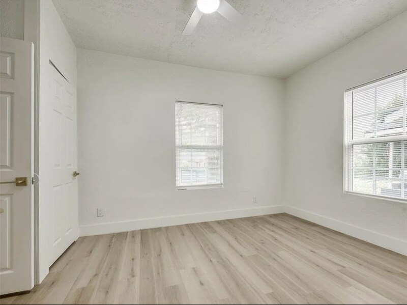 Building Photo - 2115 N Kate Ave