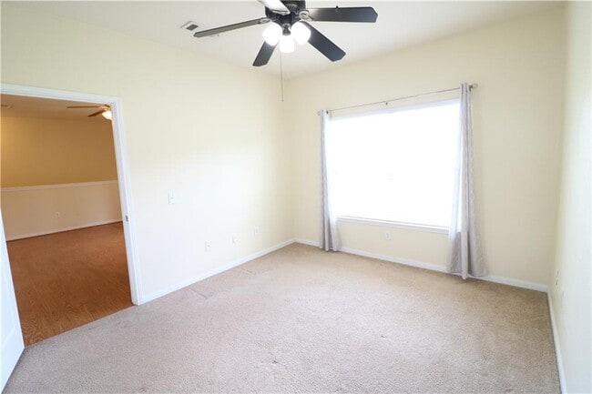 Building Photo - 447 W Longleaf Dr