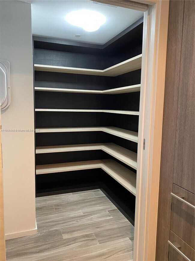 Building Photo - 801 S Miami Ave