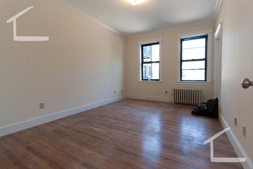 Building Photo - 27 Glenville Ave
