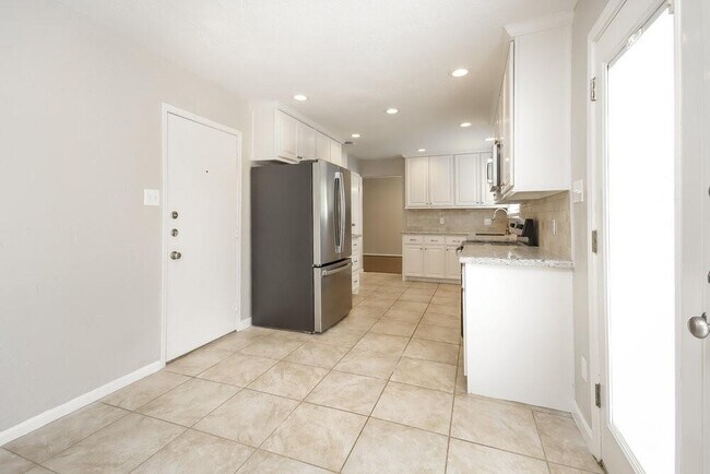 Building Photo - 2435 Country Pl Dr