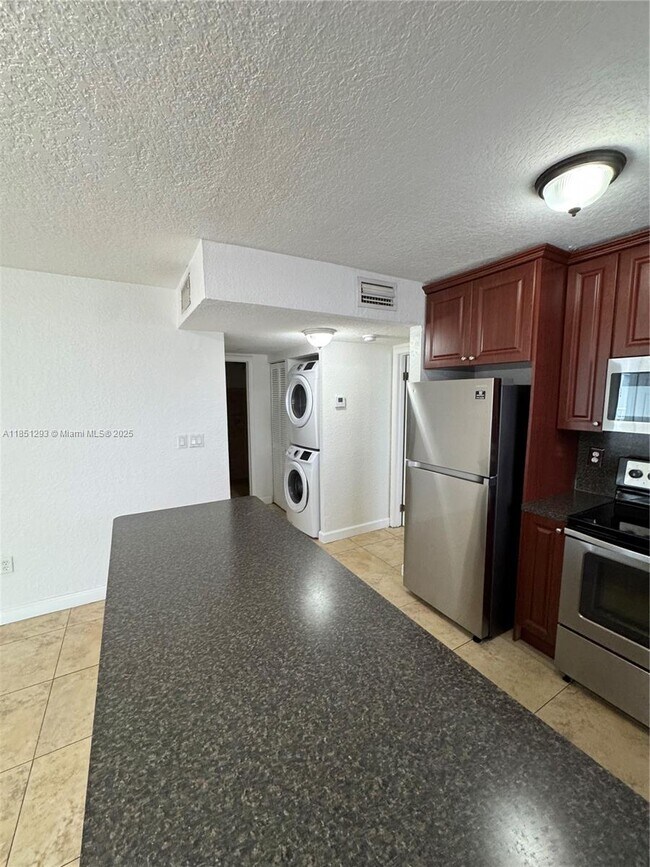 Building Photo - 6206 SW 131st Pl