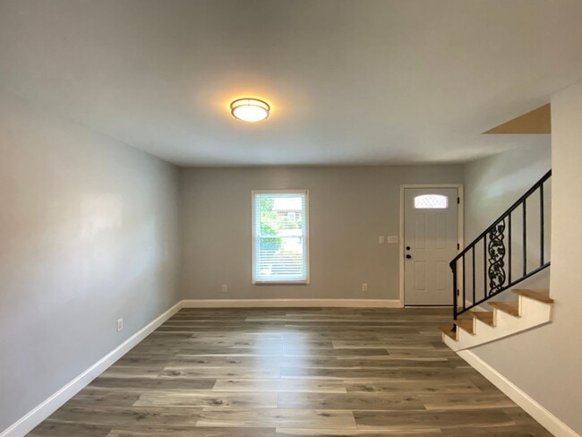 Building Photo - 331 Vineyard Park Ct
