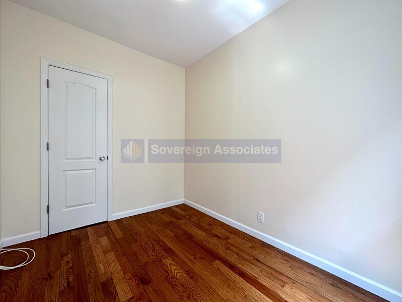 Building Photo - 498 W 159th St