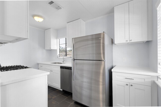 Building Photo - 214 Munford St