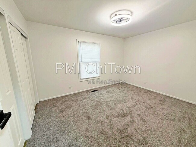 Building Photo - 440 Lear Ct