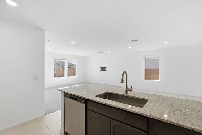 Building Photo - Modern Comfort Meets Desert Serenity – 4 Bed Rocking K Rental Home Available Now!