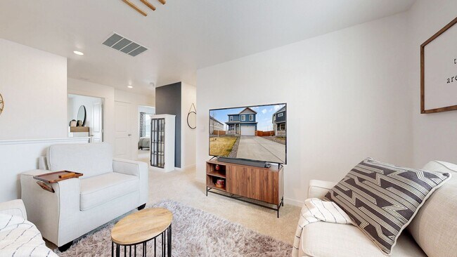 Building Photo - Like New Home W/ 3 Bed, Office, & Loft