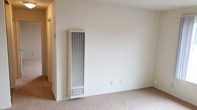 Building Photo - 5125 Panama Ave