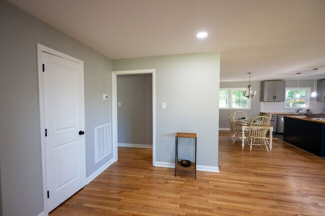 Building Photo - 6561 Huntsboro Rd