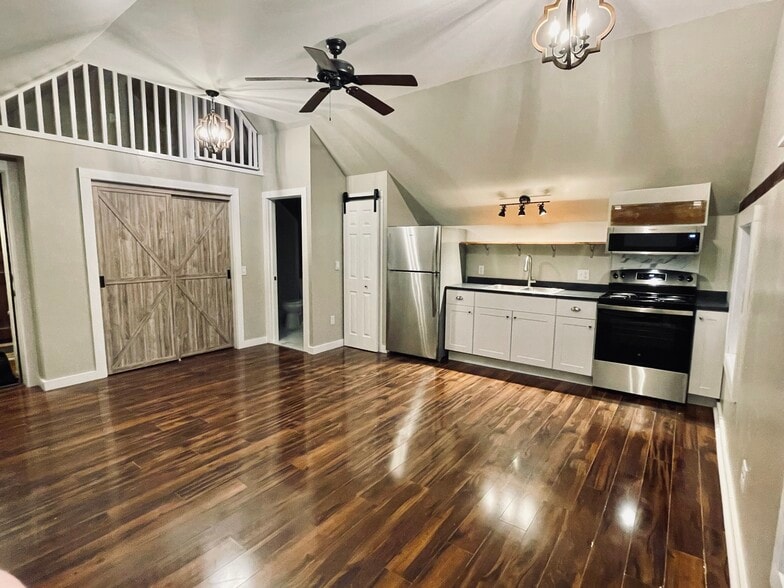 Building Photo - 20 N Main St