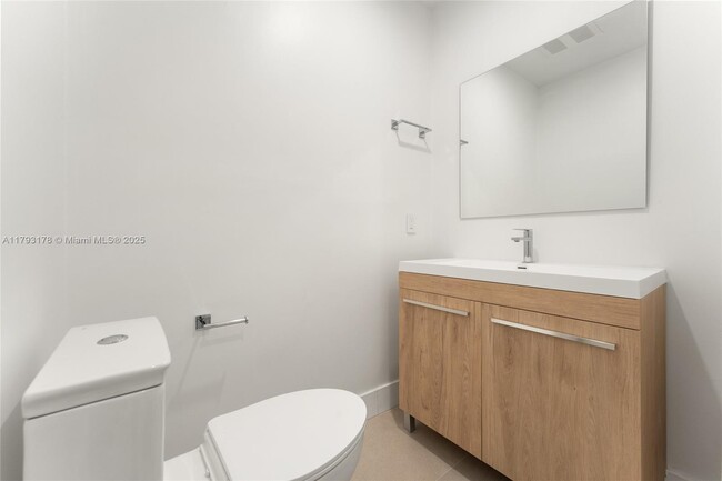 Building Photo - 5736 SW 35th St