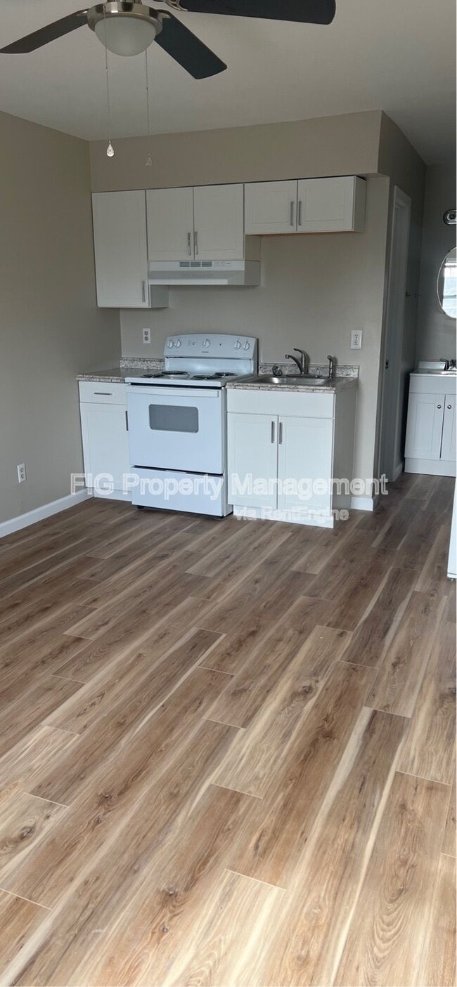 Building Photo - 2311 Holbrook Dr